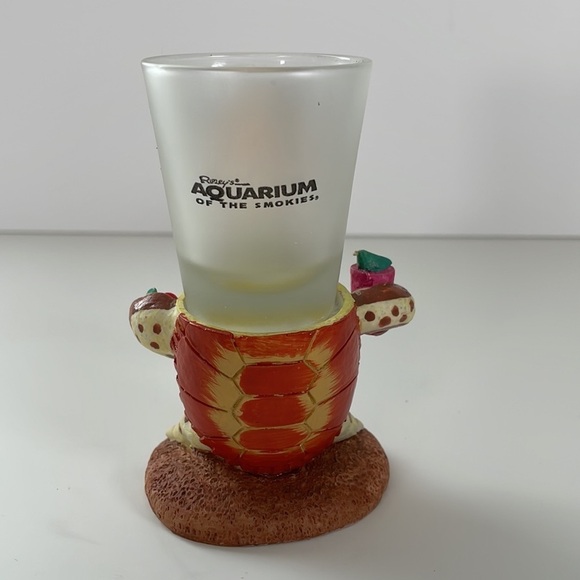 Sea Turtle Shot Glass Turtle holding cocktails - Picture 3 of 7